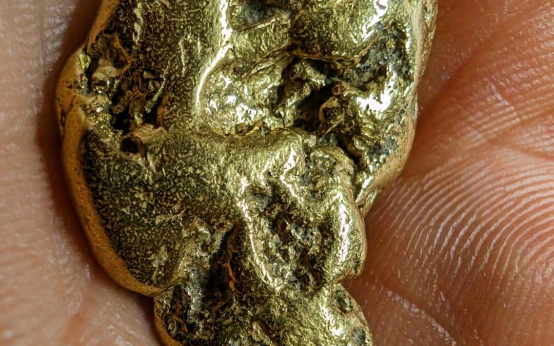 Gold Nuggets, Spectacular Natural Objects with Wonderful Life Stories